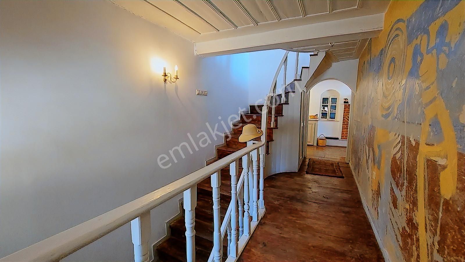 13 Nisan'da Dükkanlı Ve Deniz Manzaralı Teraslı Köşebaşı Rum Evi - Görsel 24