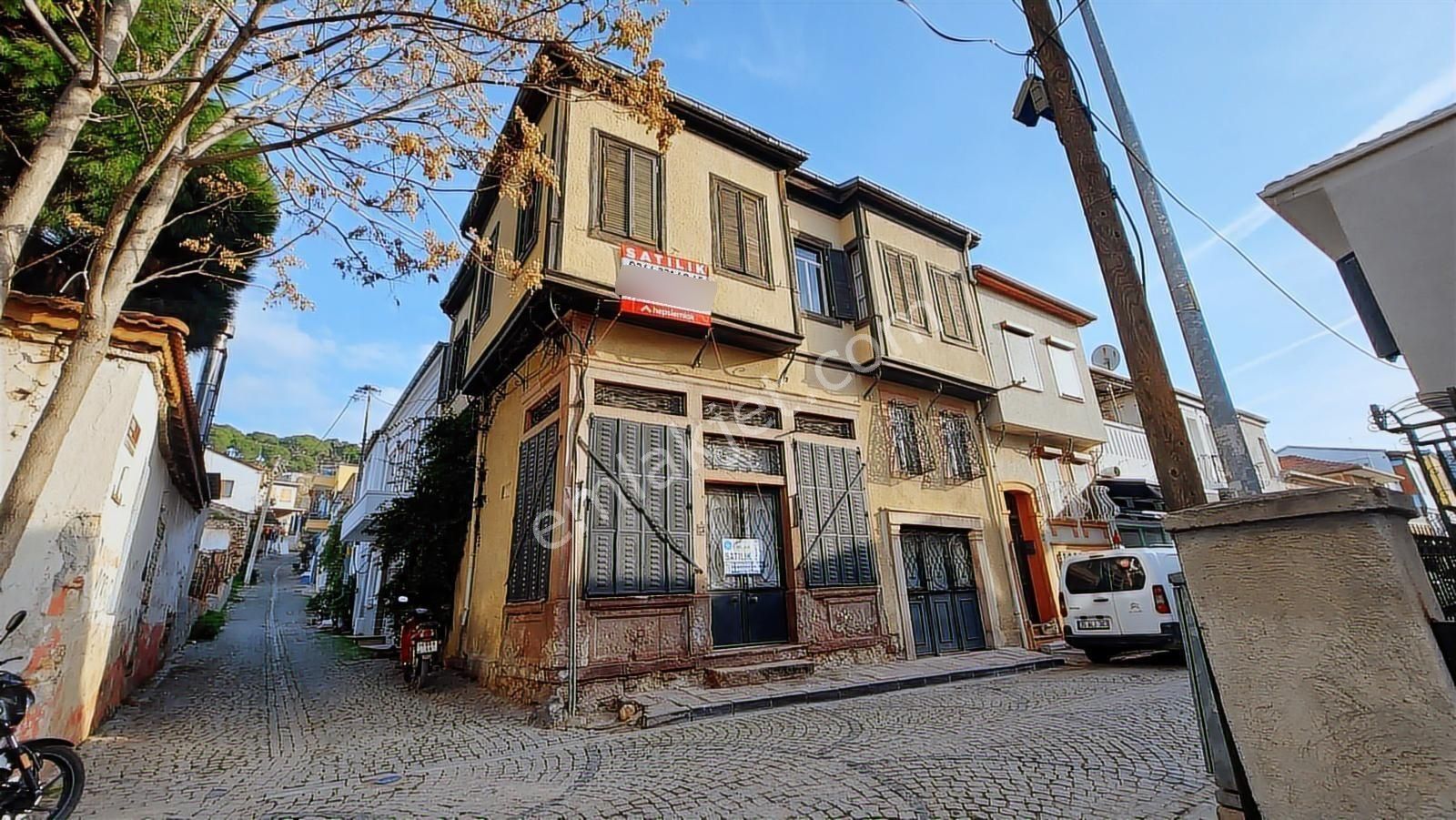 13 Nisan'da Dükkanlı Ve Deniz Manzaralı Teraslı Köşebaşı Rum Evi - Görsel 3