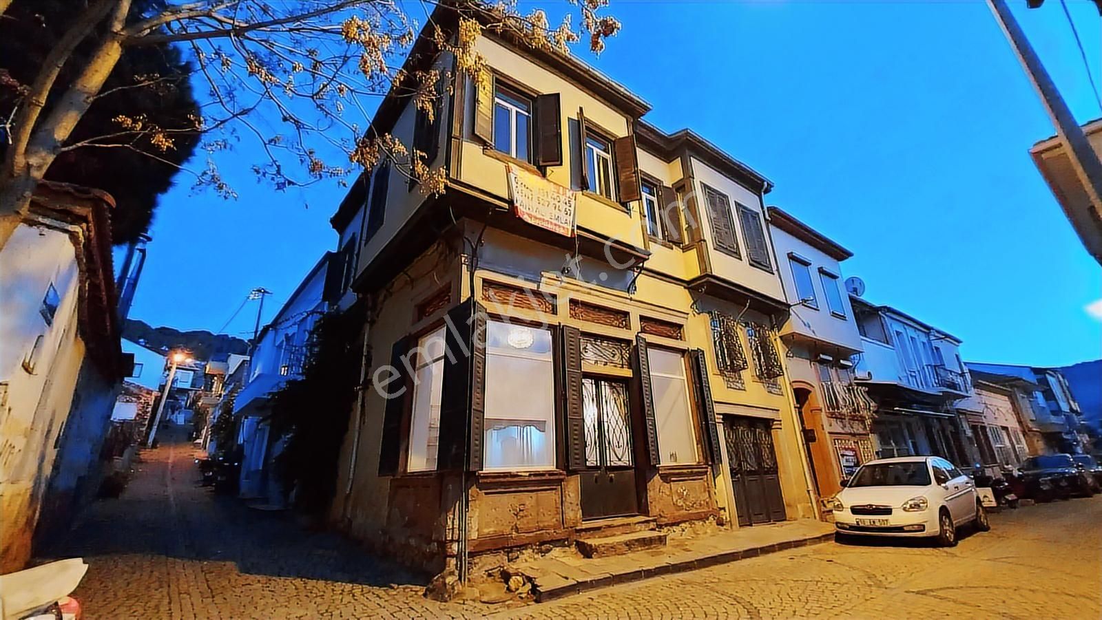 13 Nisan'da Dükkanlı Ve Deniz Manzaralı Teraslı Köşebaşı Rum Evi - Görsel 14