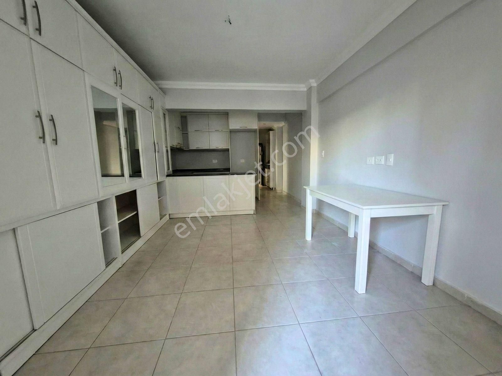 Marmaris Sitelerde Denize Sıfır, Özel Plajlı 1+1 Daire - Görsel 4