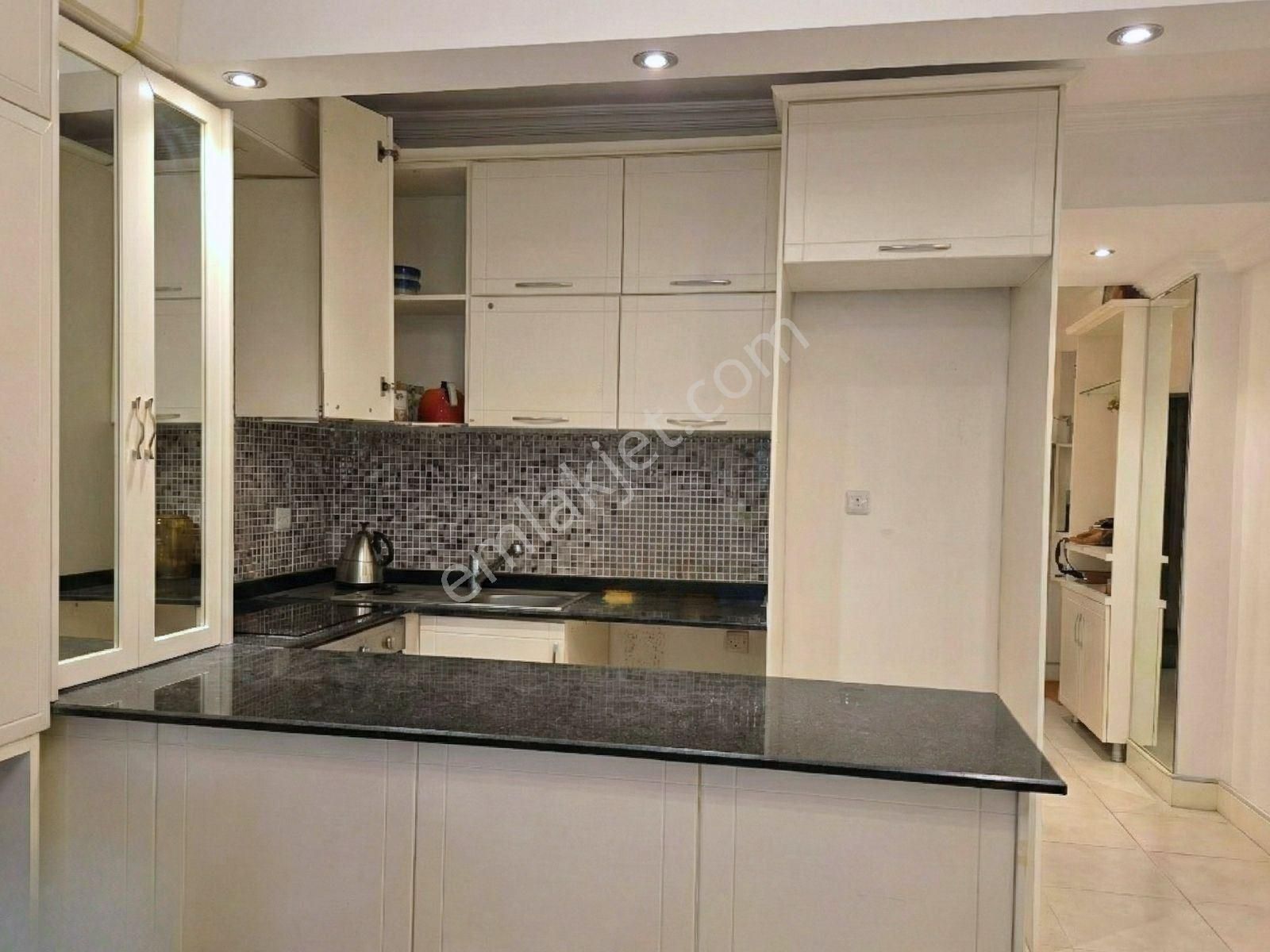 Marmaris Sitelerde Denize Sıfır, Özel Plajlı 1+1 Daire - Görsel 12