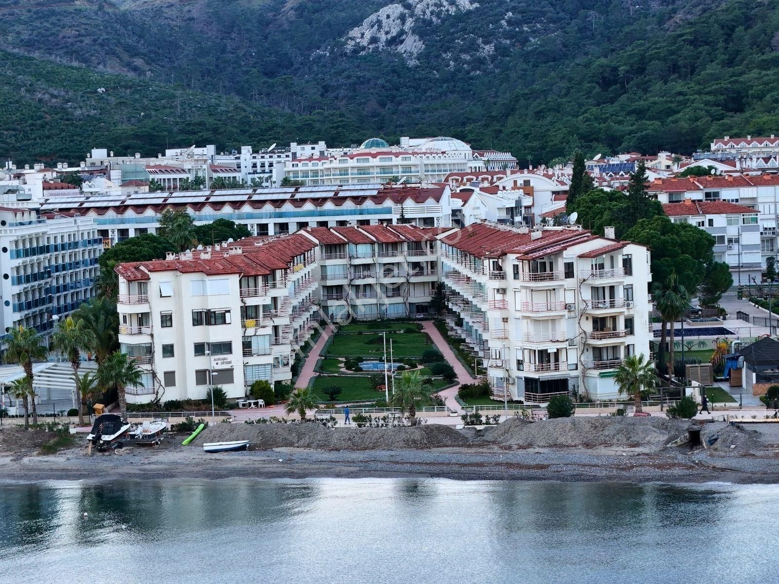 Marmaris Sitelerde Denize Sıfır, Özel Plajlı 1+1 Daire - Görsel 2