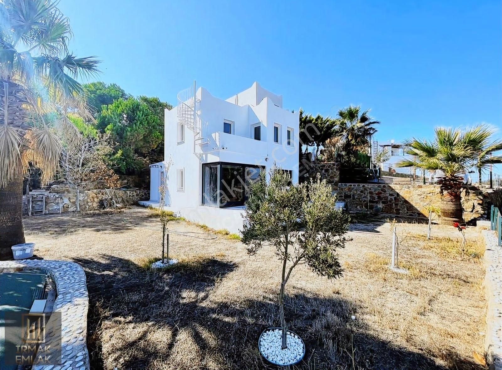 Kadıkalesi Havuzlu Site İçerisinde 2+1 Dubleks Villa