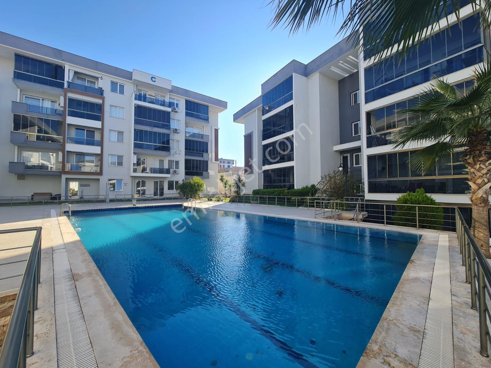 @kusadası Garaj Arkası Satılık 3+1dogalgazlı Daıre.