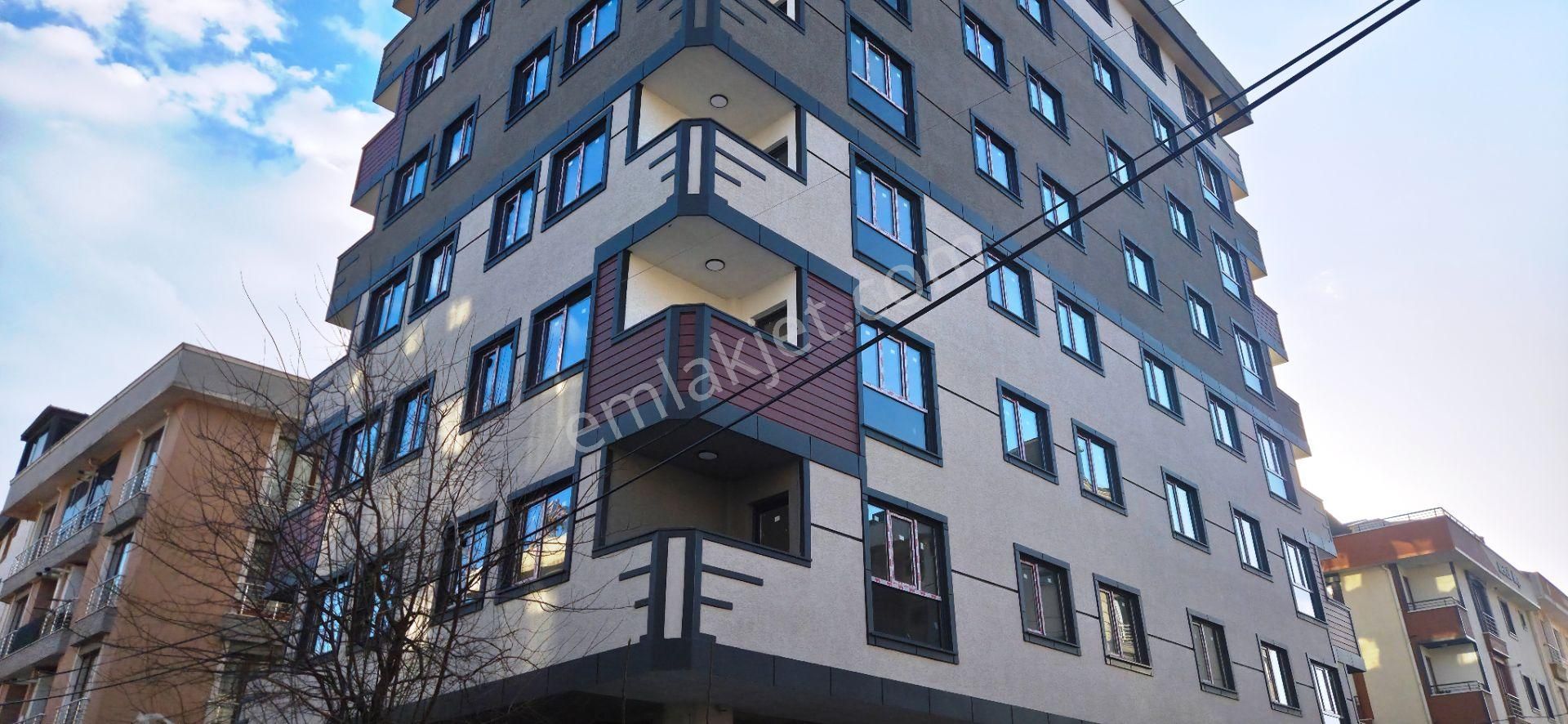 Sultanbeyli İbb Spor Komp.yakın Sıfır 2.kat 2 Banyo 90m2 Satılık