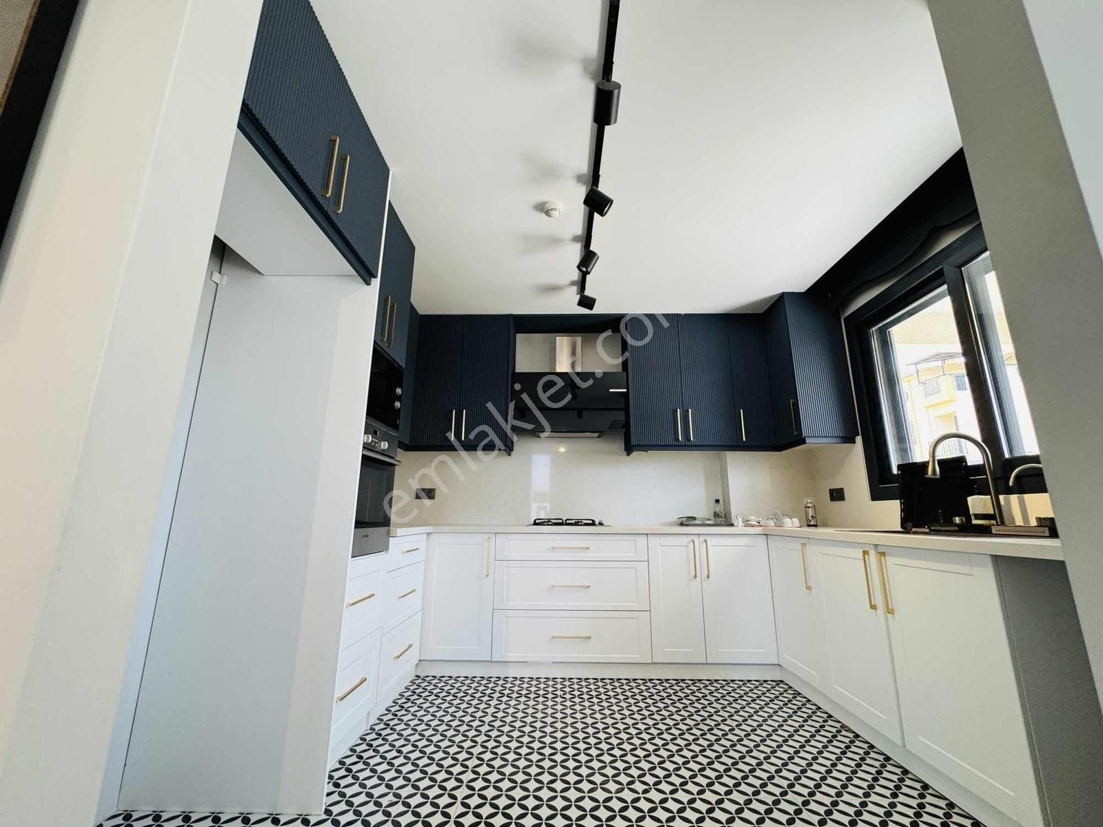 Kuşadası Avm Bölgesinde Tek Müstakil Özel Havuzlu 4+1 Villa - Görsel 22