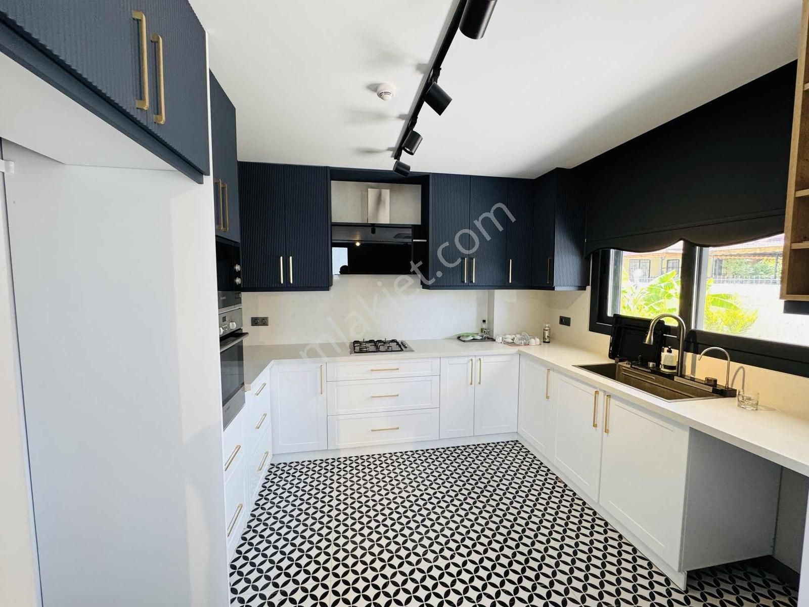 Kuşadası Avm Bölgesinde Tek Müstakil Özel Havuzlu 4+1 Villa - Görsel 17