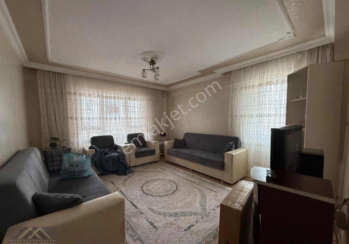 Bade Emlak İnşaattan Okul - Cadde - Yakını Ebeveyn Banyolu 3+1 Y.giriş