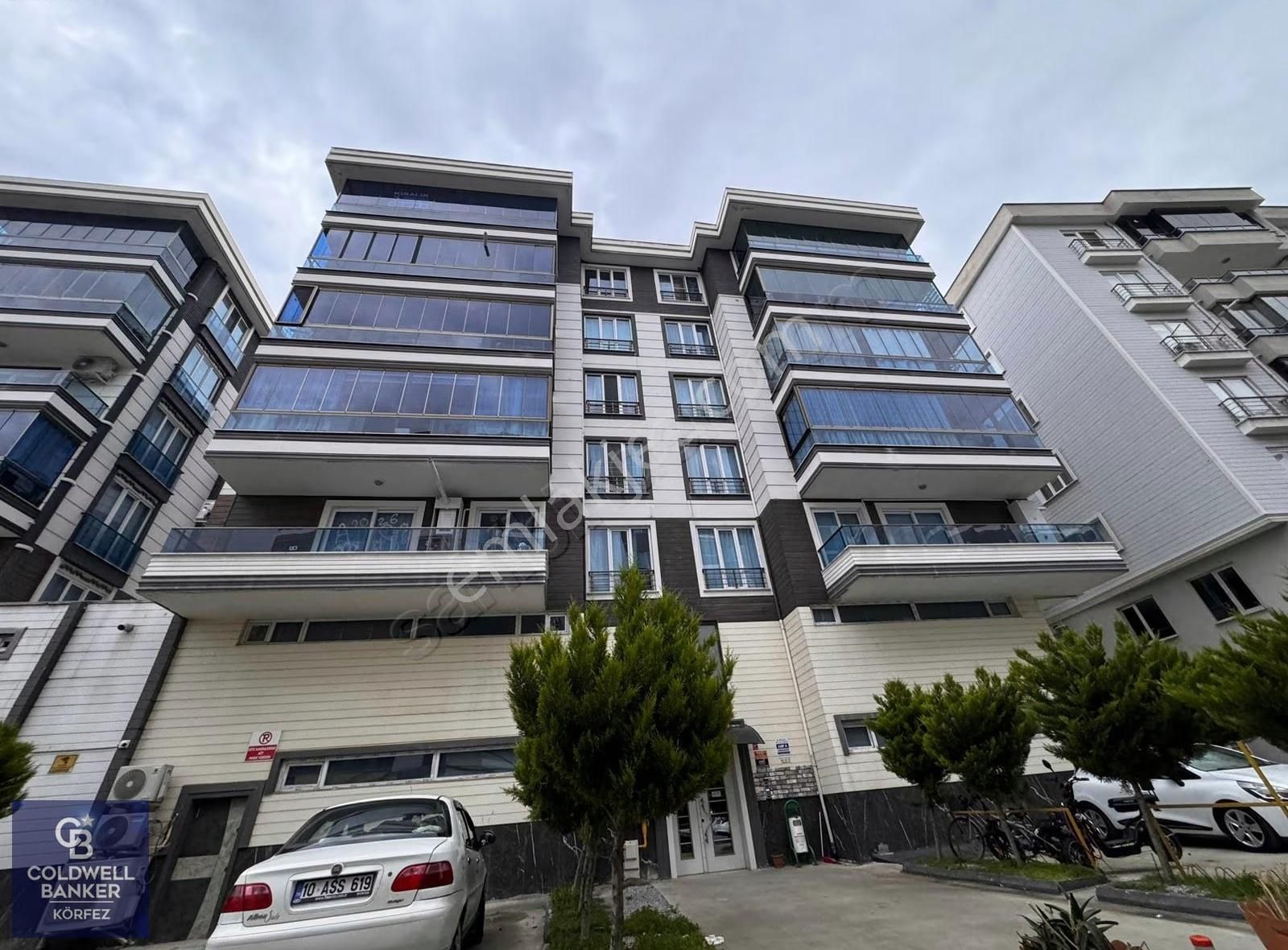 Edremit Kadıköyde 3+1 Kiralık Yola Cephe Daire