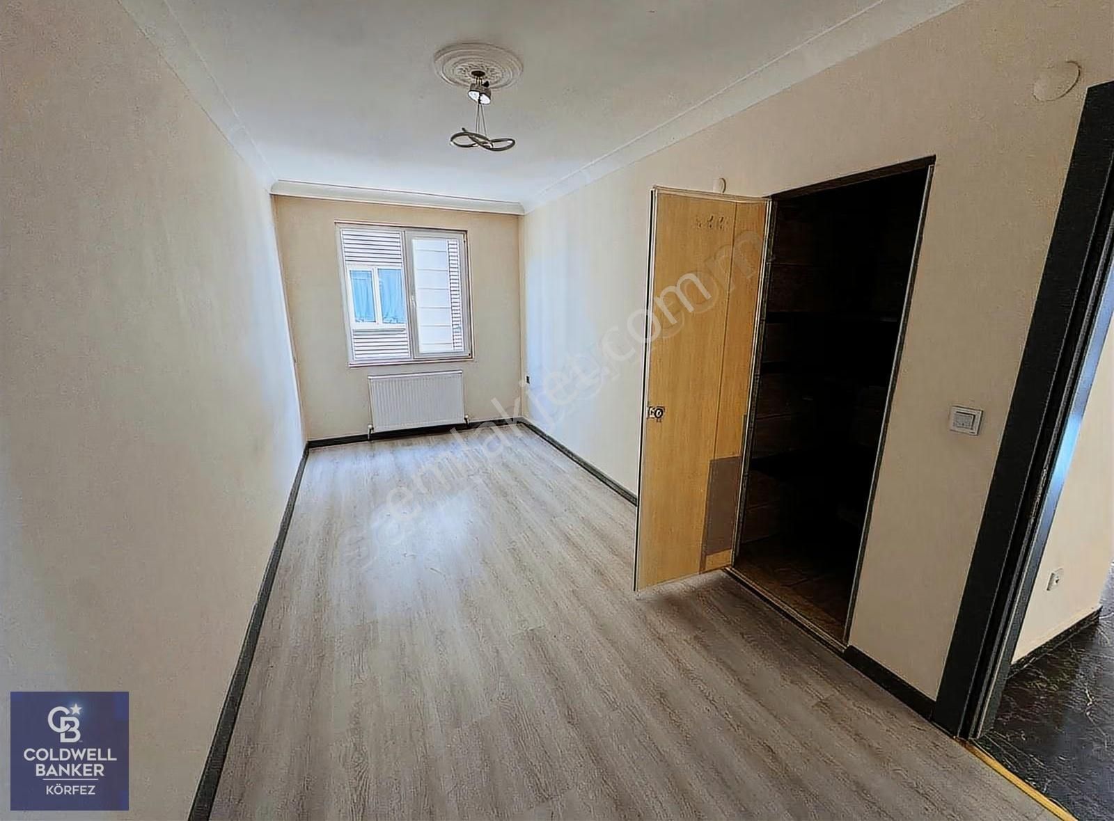 Edremit Kadıköyde 3+1 Kiralık Yola Cephe Daire - Görsel 10