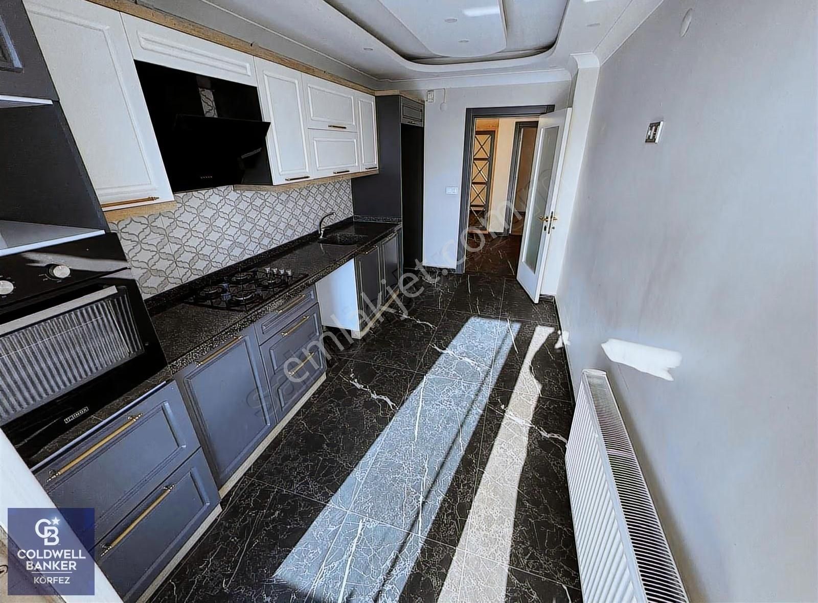 Edremit Kadıköyde 3+1 Kiralık Yola Cephe Daire - Görsel 7