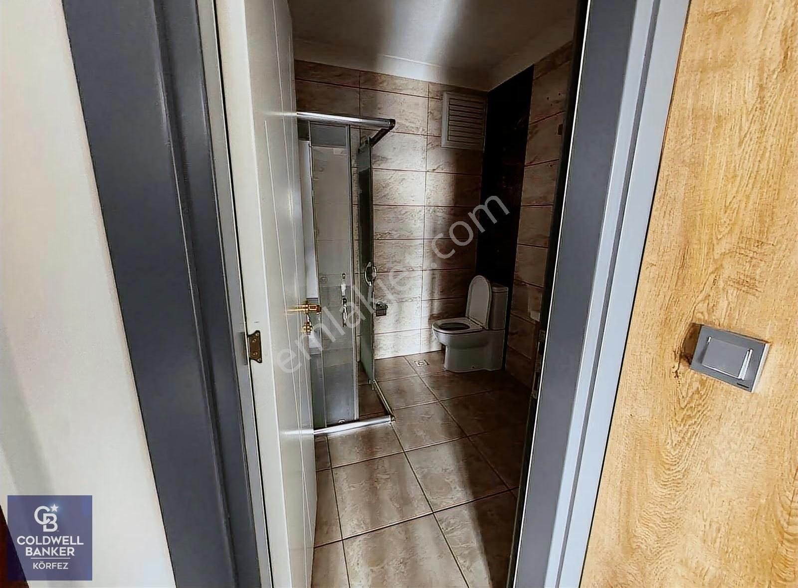 Edremit Kadıköyde 3+1 Kiralık Yola Cephe Daire - Görsel 24