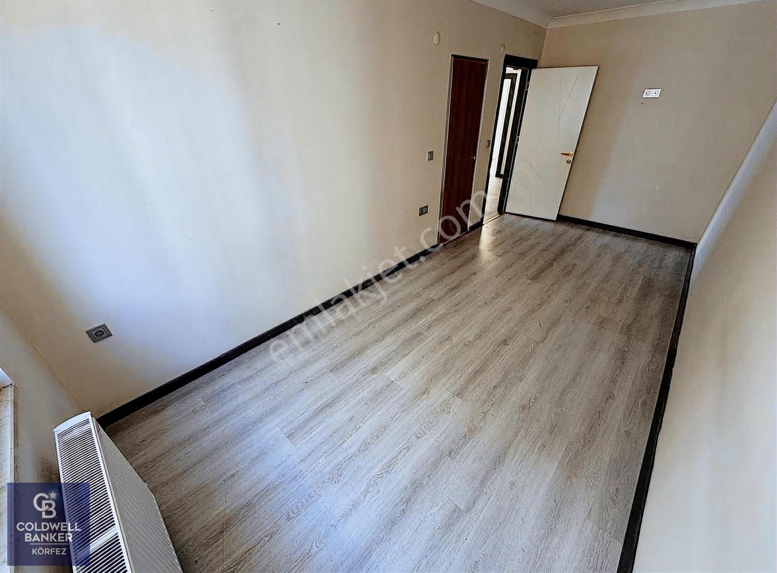 Edremit Kadıköyde 3+1 Kiralık Yola Cephe Daire - Görsel 26