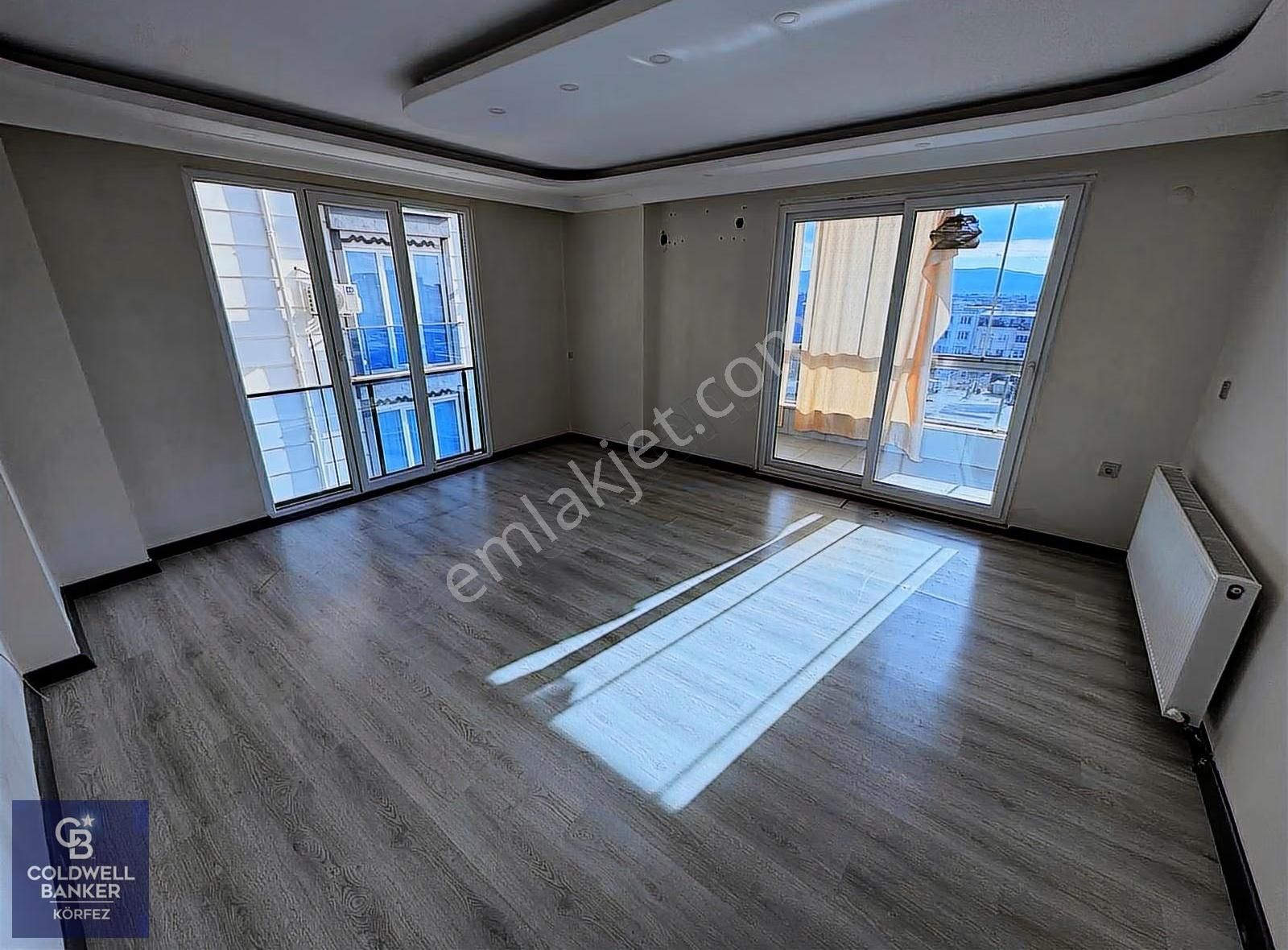 Edremit Kadıköyde 3+1 Kiralık Yola Cephe Daire - Görsel 32