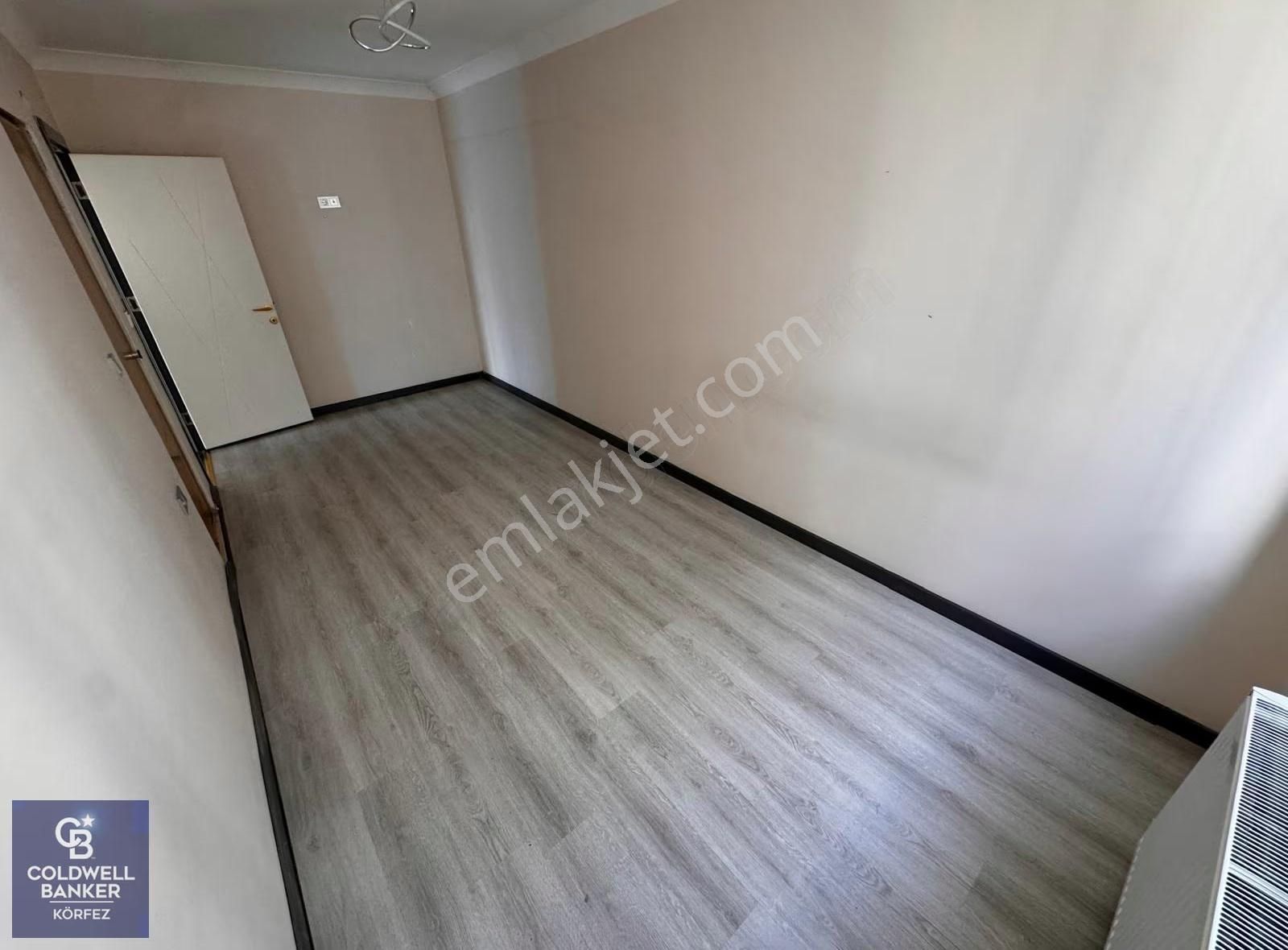 Edremit Kadıköyde 3+1 Kiralık Yola Cephe Daire - Görsel 14