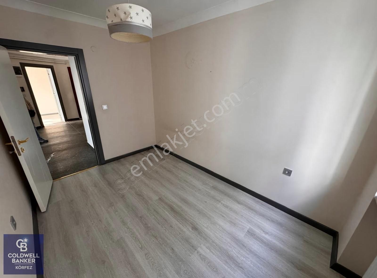 Edremit Kadıköyde 3+1 Kiralık Yola Cephe Daire - Görsel 11