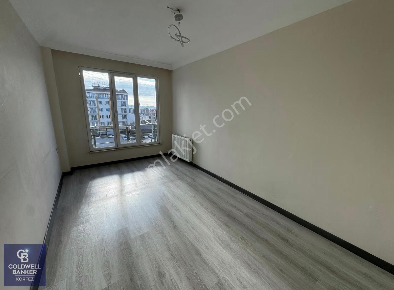 Edremit Kadıköyde 3+1 Kiralık Yola Cephe Daire - Görsel 15