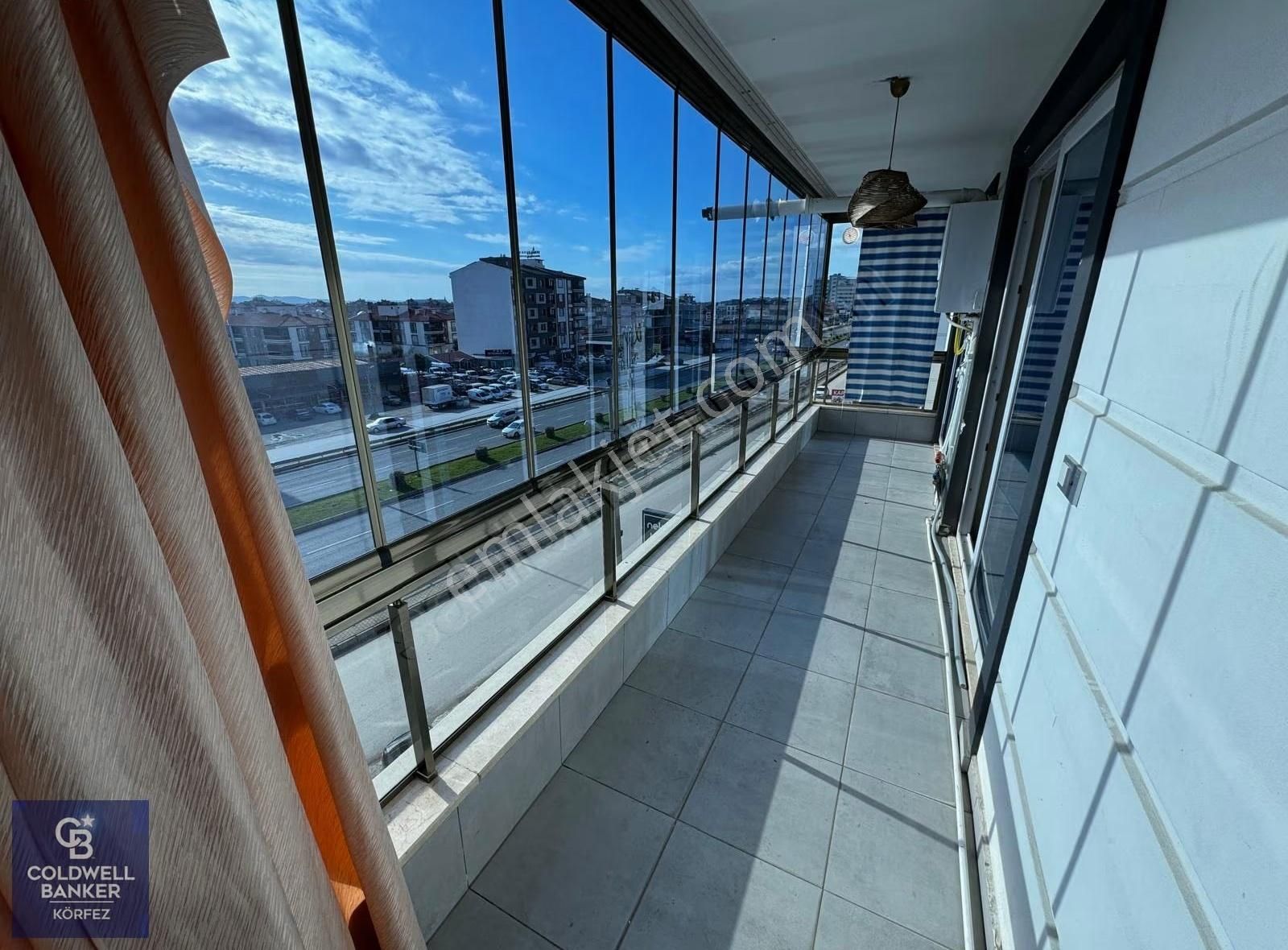 Edremit Kadıköyde 3+1 Kiralık Yola Cephe Daire - Görsel 18