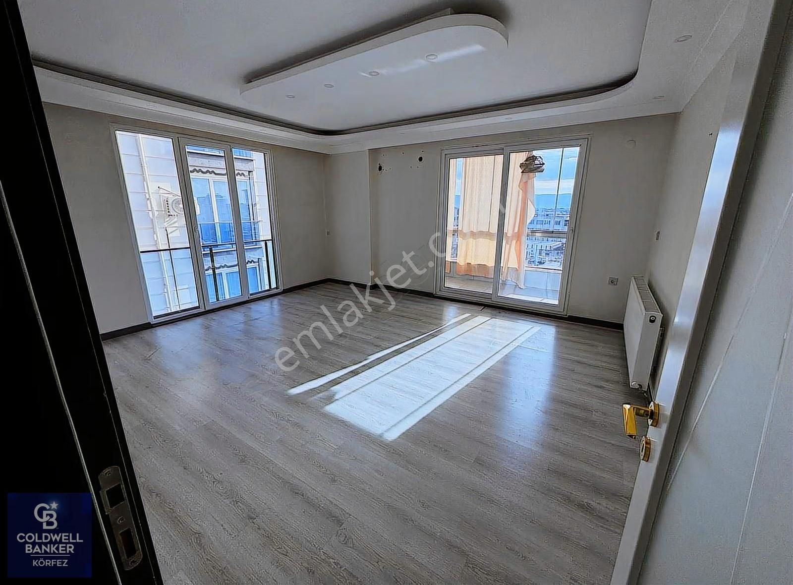 Edremit Kadıköyde 3+1 Kiralık Yola Cephe Daire - Görsel 31