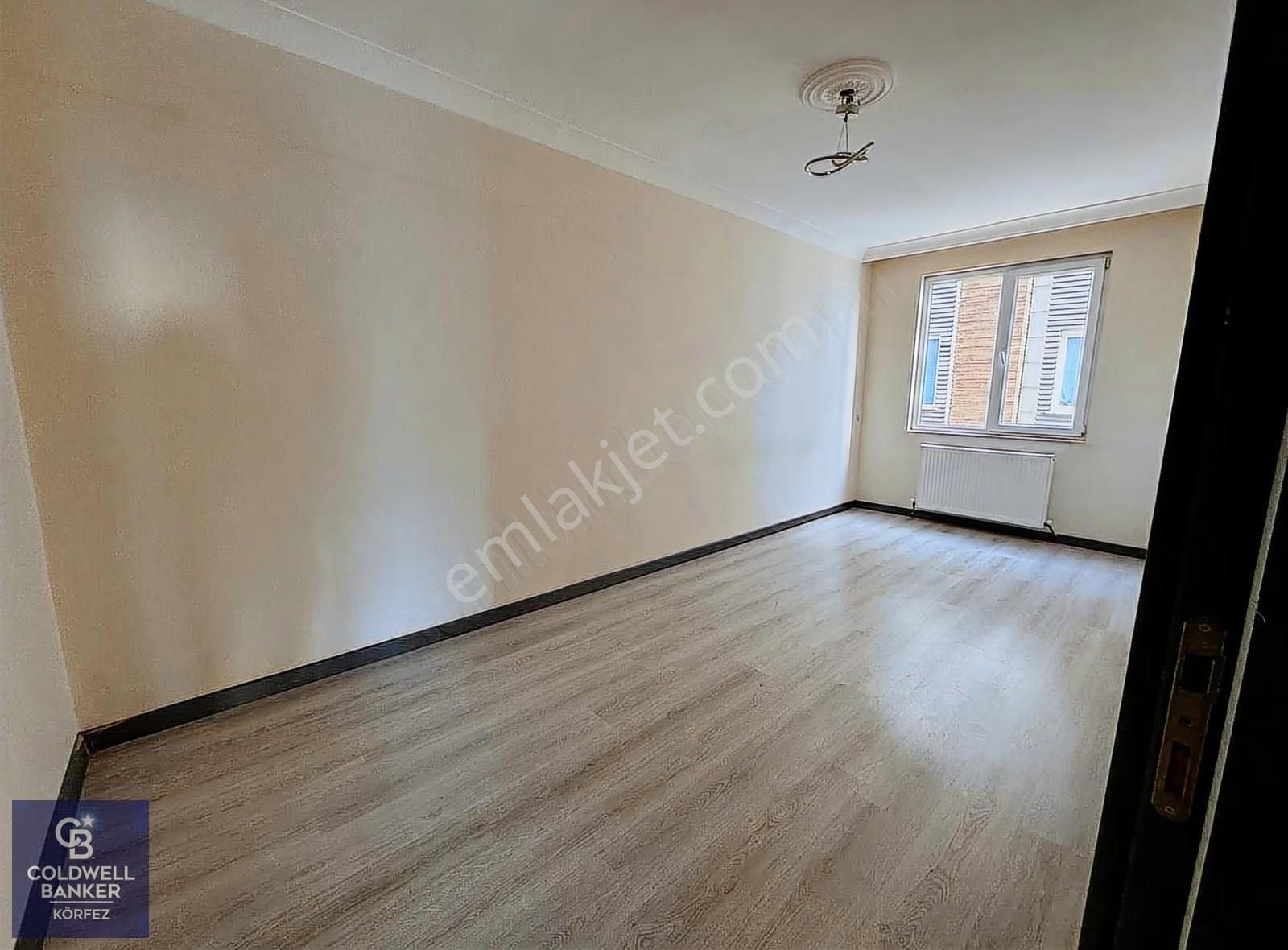Edremit Kadıköyde 3+1 Kiralık Yola Cephe Daire - Görsel 3