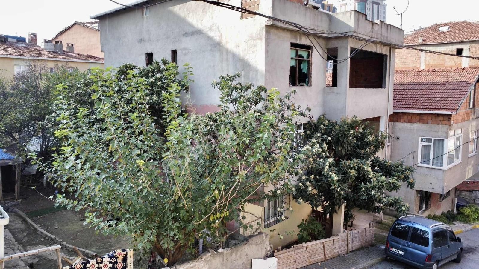 Ataşehir Aşık Veysel Mahallesinde Değerli Konumda Satılık Arsa