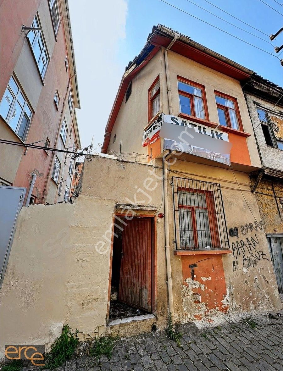 Esentepe Mahallesinde Fırsat Bahçeli Ev