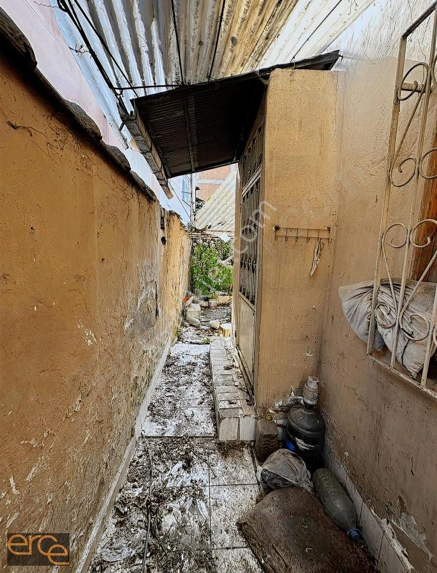 Esentepe Mahallesinde Fırsat Bahçeli Ev - Görsel 2