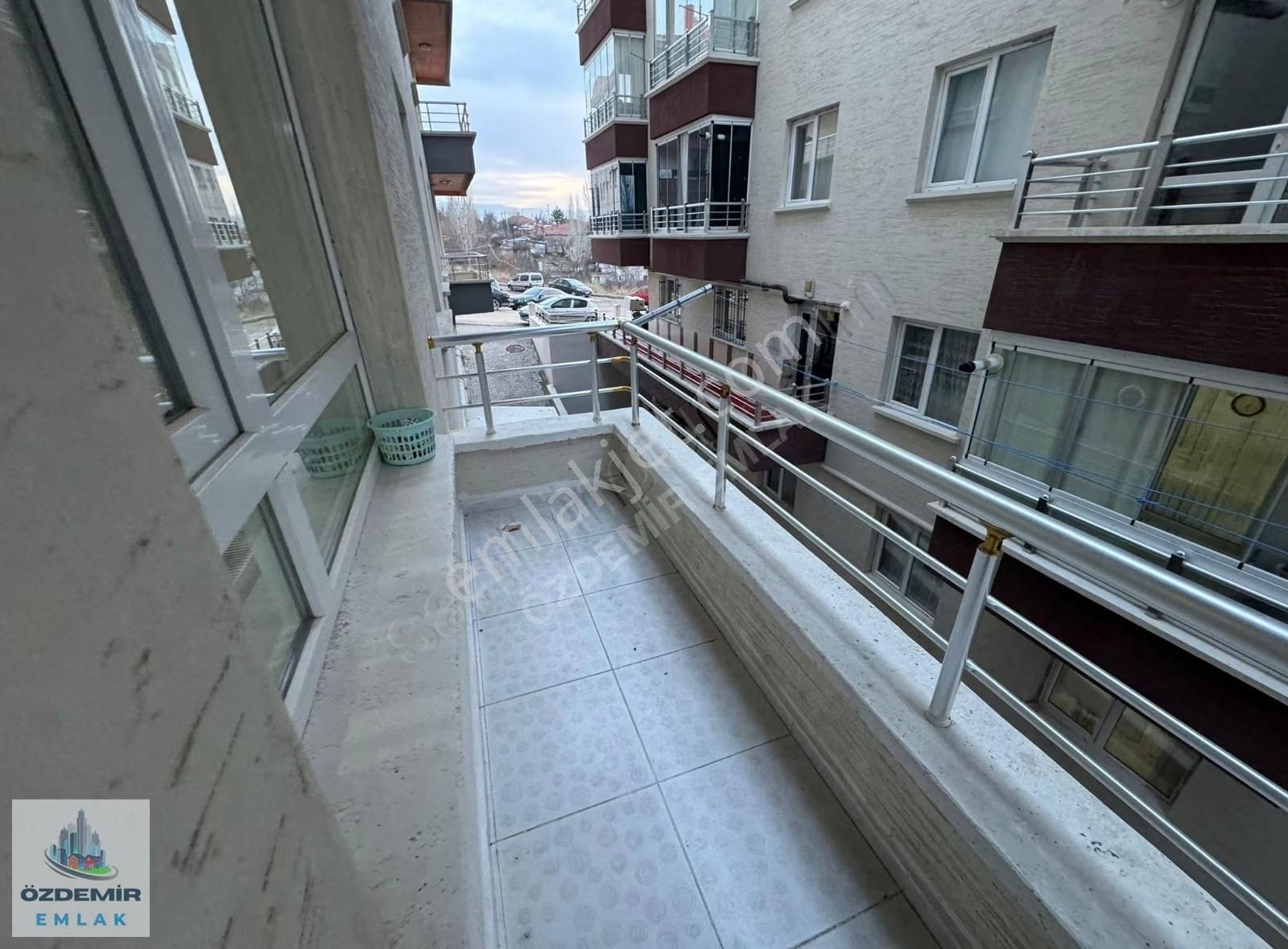 Özdemir Emlak'tan Güney Cephe Ara Katta Cadde Okul Dibinde 3+1!! - Görsel 21