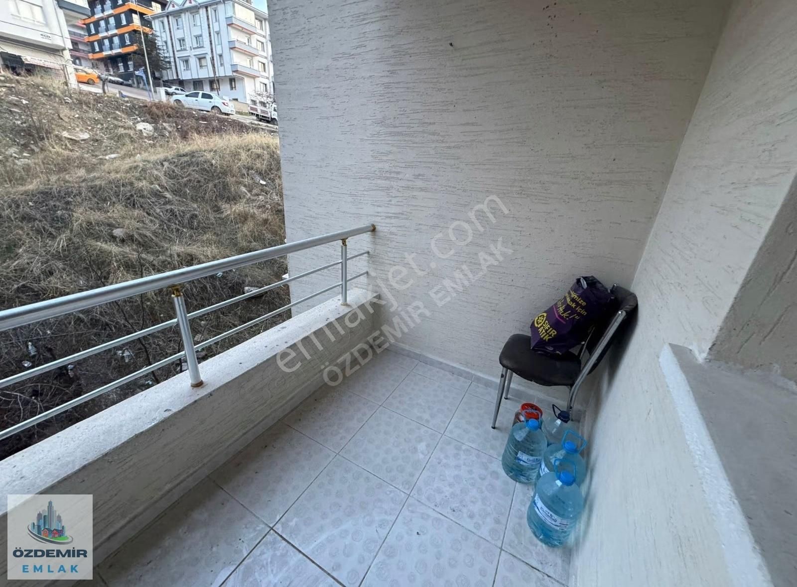 Özdemir Emlak'tan Güney Cephe Ara Katta Cadde Okul Dibinde 3+1!! - Görsel 7