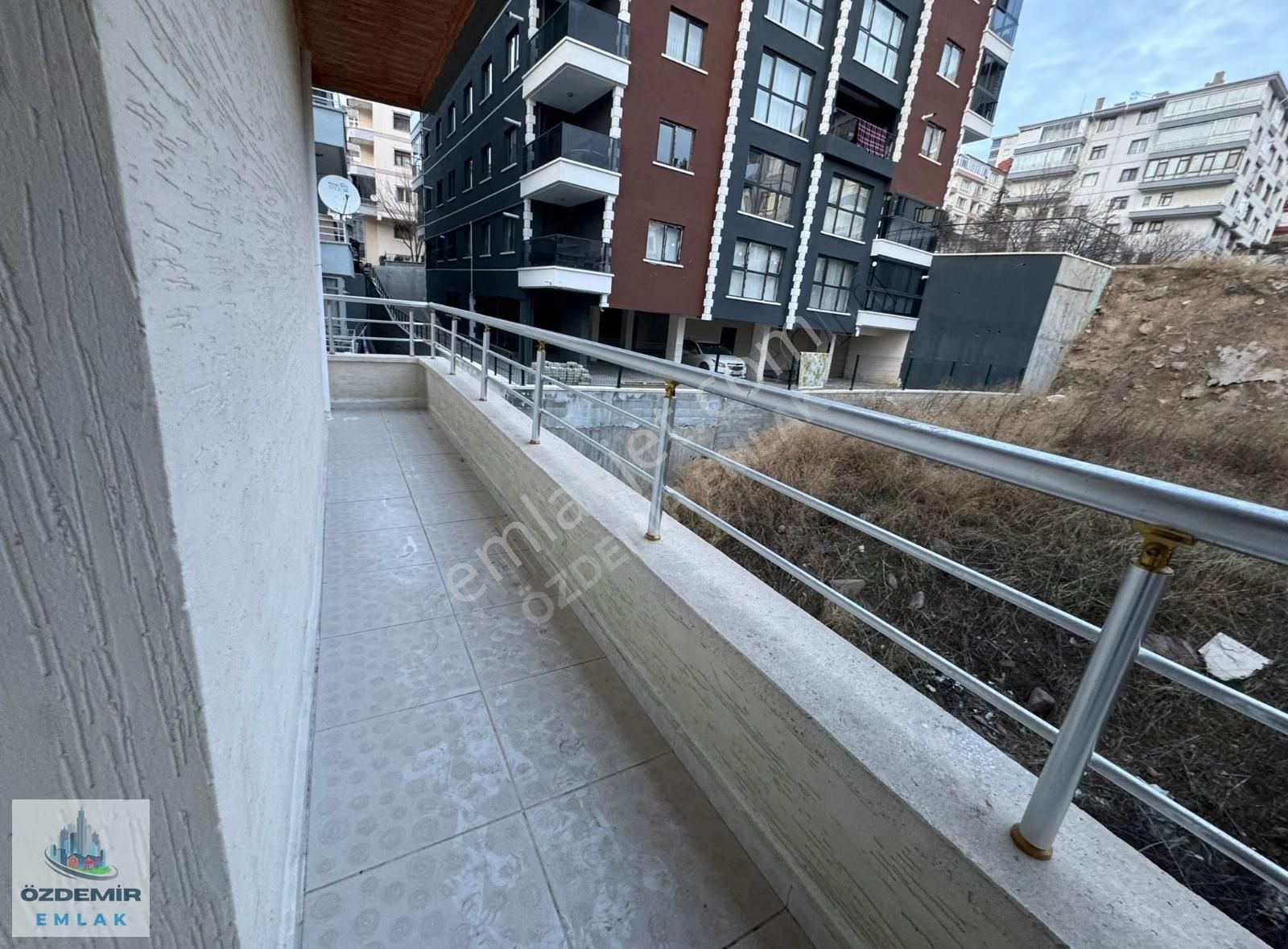 Özdemir Emlak'tan Güney Cephe Ara Katta Cadde Okul Dibinde 3+1!! - Görsel 9