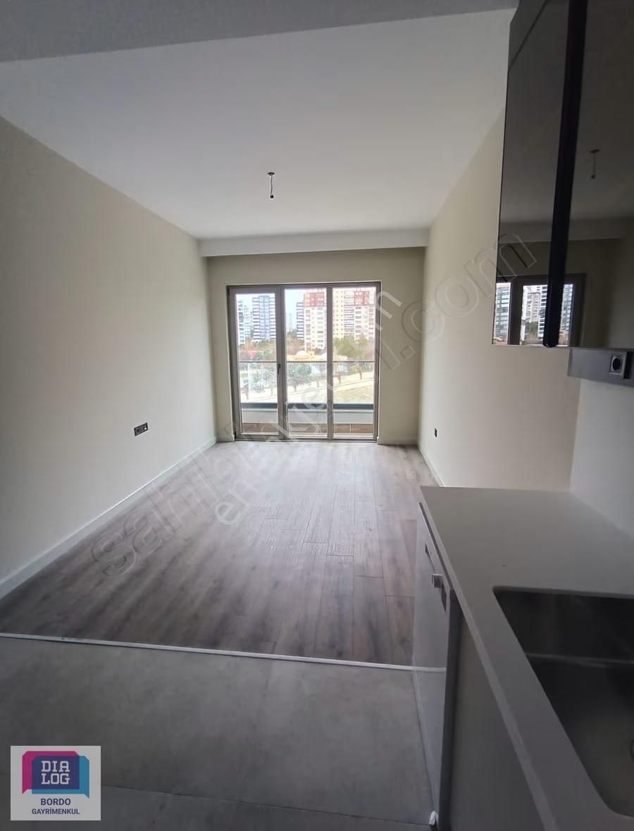 Bordo Yaşam'da Lüks Acil Kiralık Köşe Daire - Görsel 18