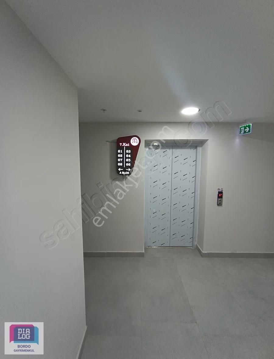 Bordo Yaşam'da Lüks Acil Kiralık Köşe Daire - Görsel 15