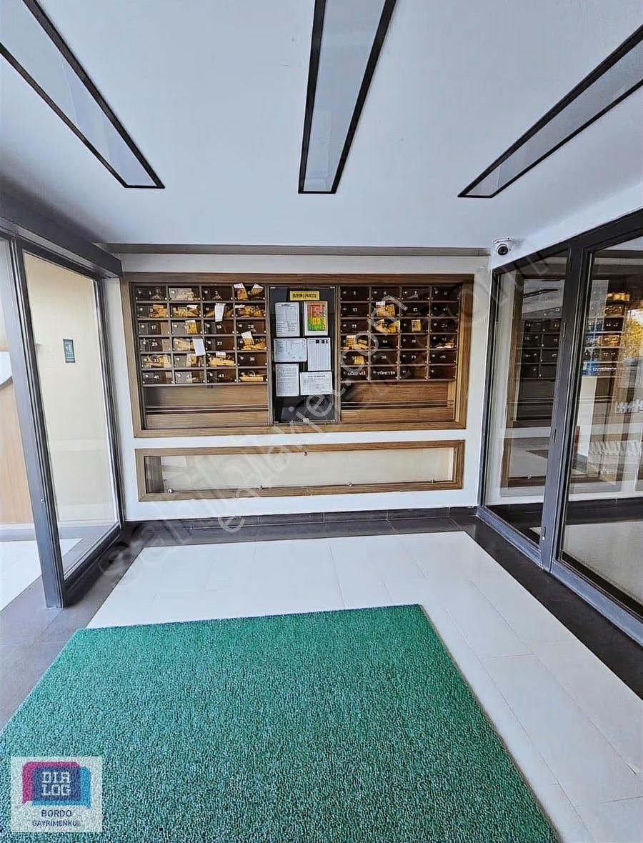 Bölgenin En Değerli Sitesinde 180 M2 4+1 Kiralık Daire - Görsel 12