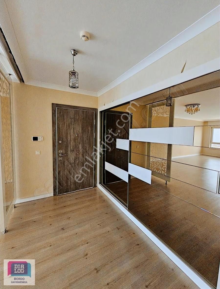 Bölgenin En Değerli Sitesinde 180 M2 4+1 Kiralık Daire - Görsel 15
