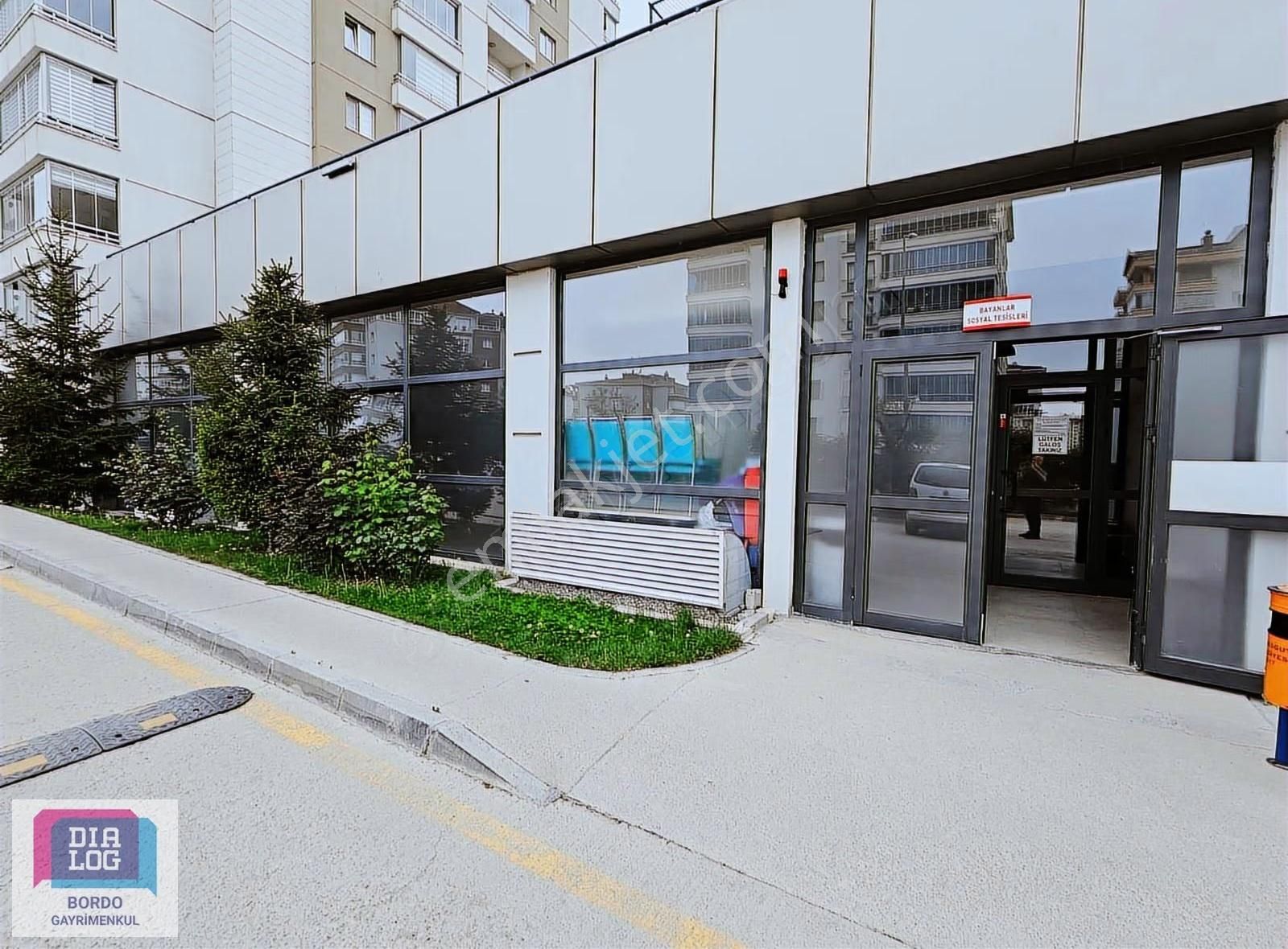 Bölgenin En Değerli Sitesinde 180 M2 4+1 Kiralık Daire - Görsel 19