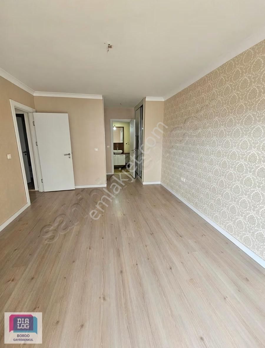 Bölgenin En Değerli Sitesinde 180 M2 4+1 Kiralık Daire - Görsel 7