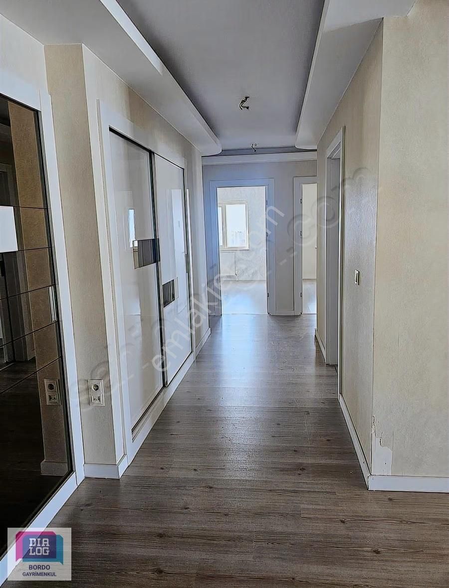 Bölgenin En Değerli Sitesinde 180 M2 4+1 Kiralık Daire - Görsel 8