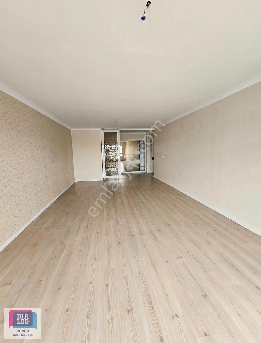 Bölgenin En Değerli Sitesinde 180 M2 4+1 Kiralık Daire - Görsel 10