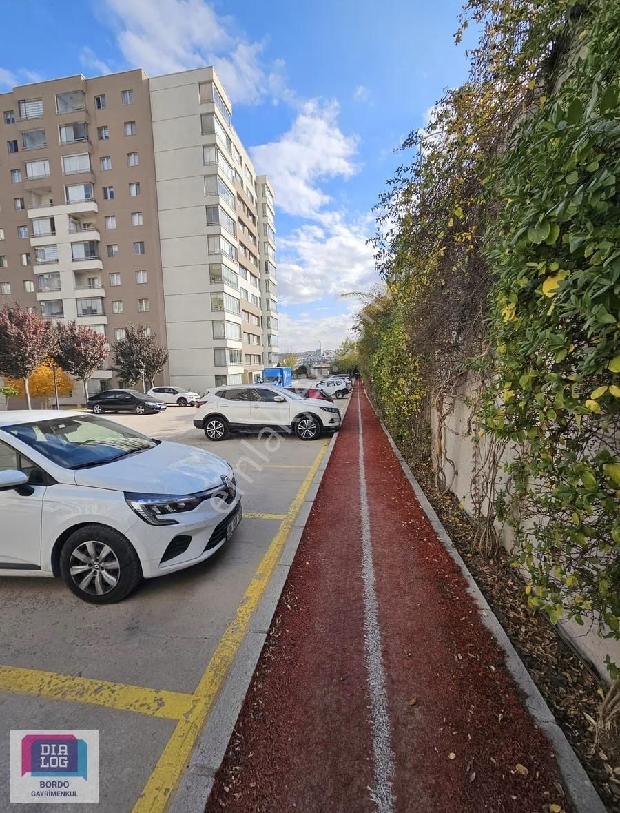 Bölgenin En Değerli Sitesinde 180 M2 4+1 Kiralık Daire - Görsel 4