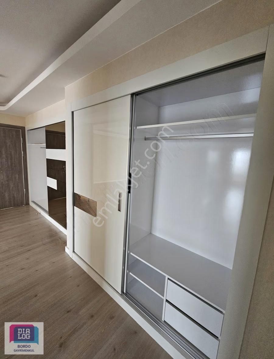 Bölgenin En Değerli Sitesinde 180 M2 4+1 Kiralık Daire - Görsel 17