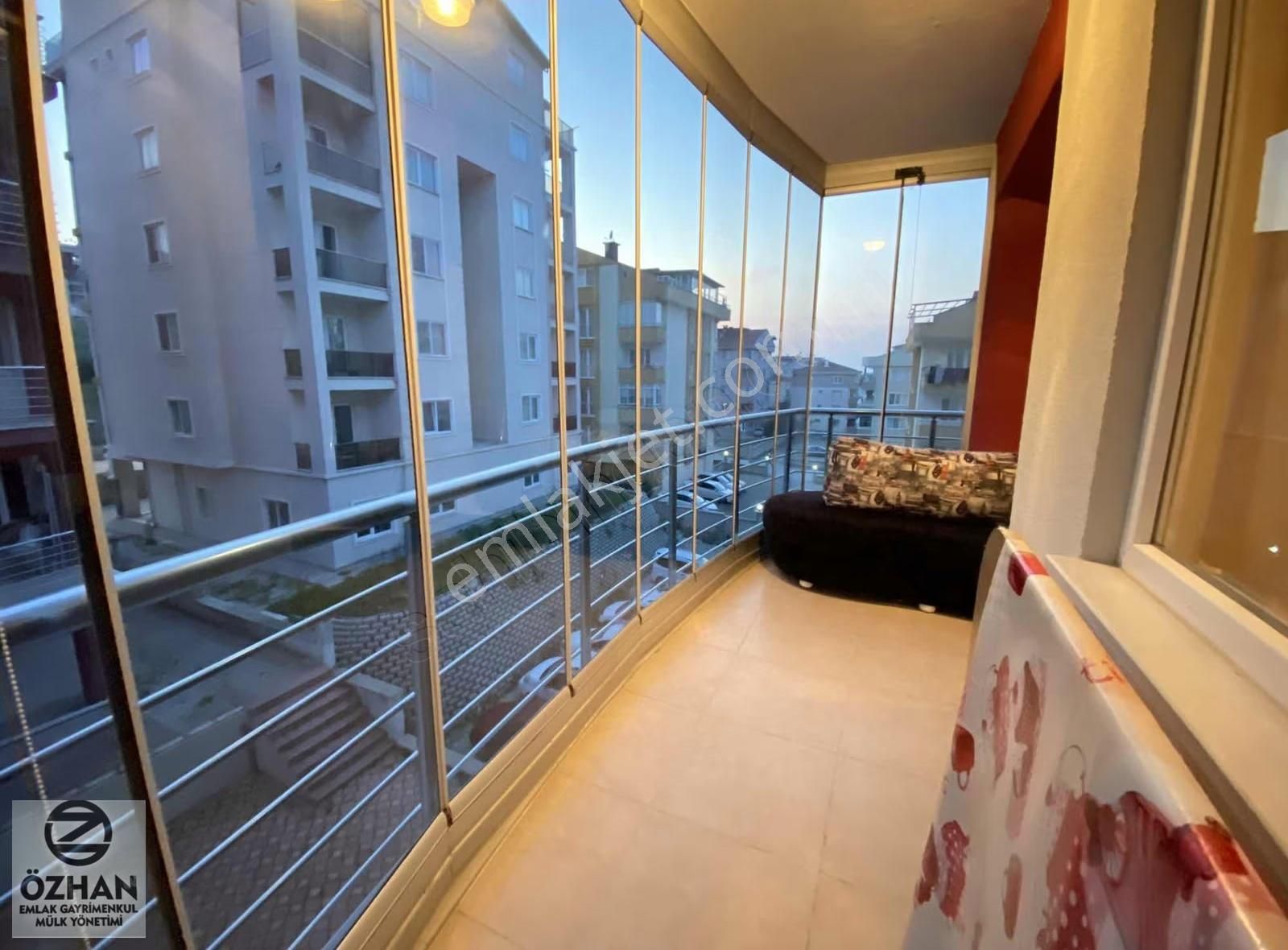 Özhan Emlaktan Arakat Cam Balkonlu,eşyalı Kiracılı 2+1 Daire - Görsel 2