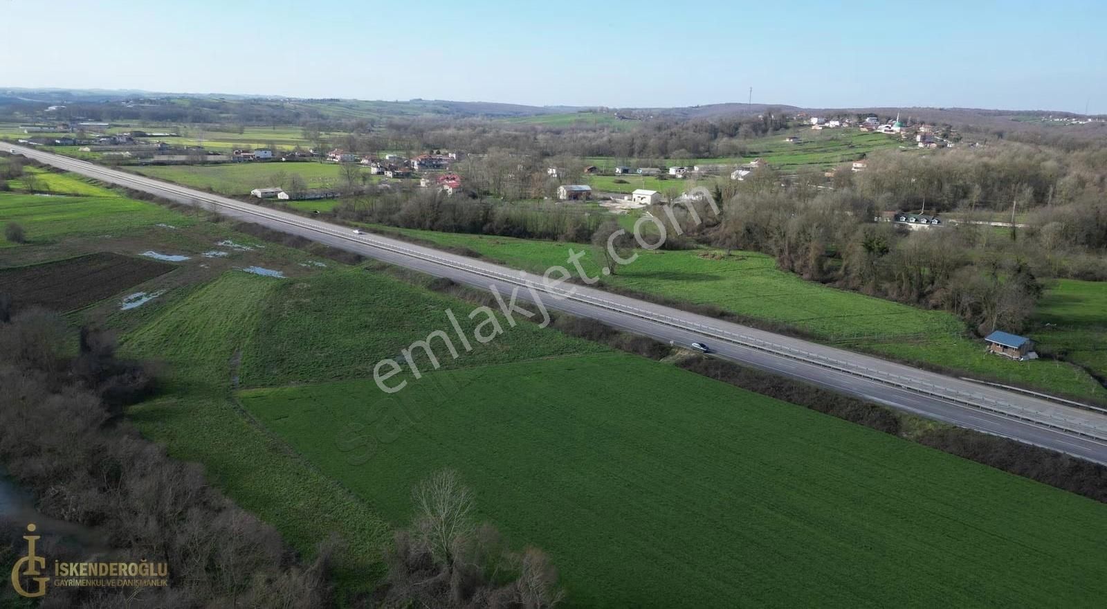 Ana Yol Kenarı Dere Manzaralı Sarılık Arazi - Görsel 2