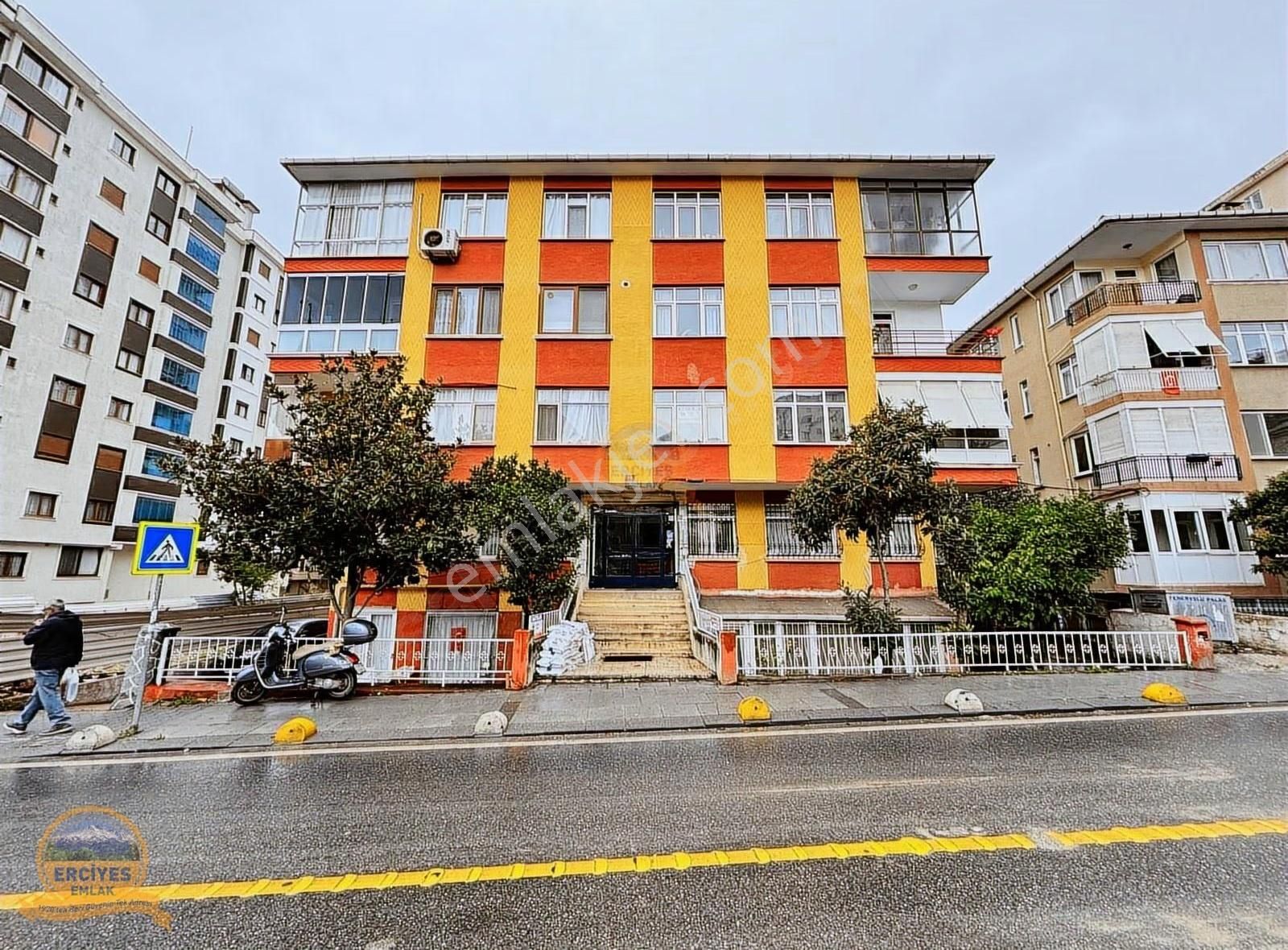 Erciyes'den Feneryolunda 3+1 Balkonlu, Kombili 125 M² Kiralık