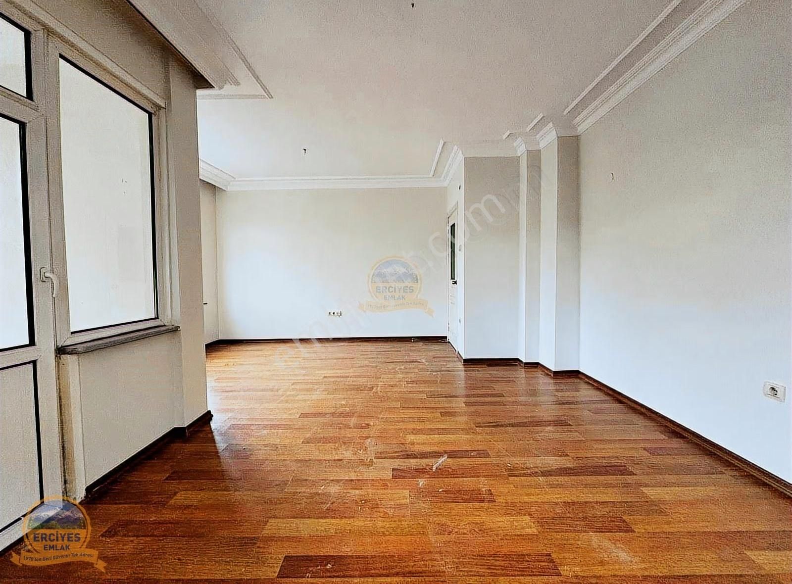 Erciyes'den Feneryolunda 3+1 Balkonlu, Kombili 125 M² Kiralık - Görsel 9