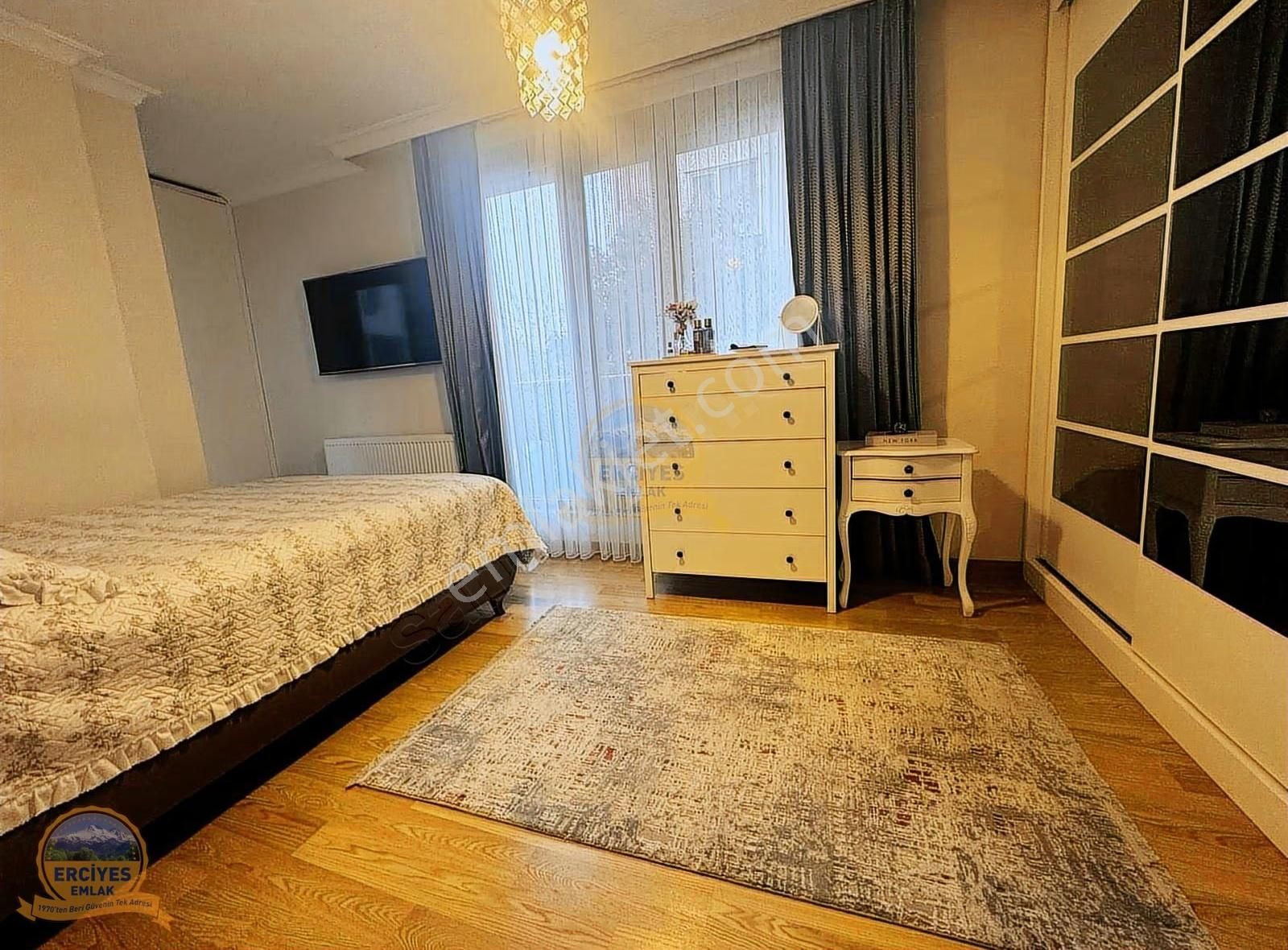 Erciyes'den Kozyatağı'nda Kombili 2+1 Balkonlu 5 Yaşında Binada - Görsel 6