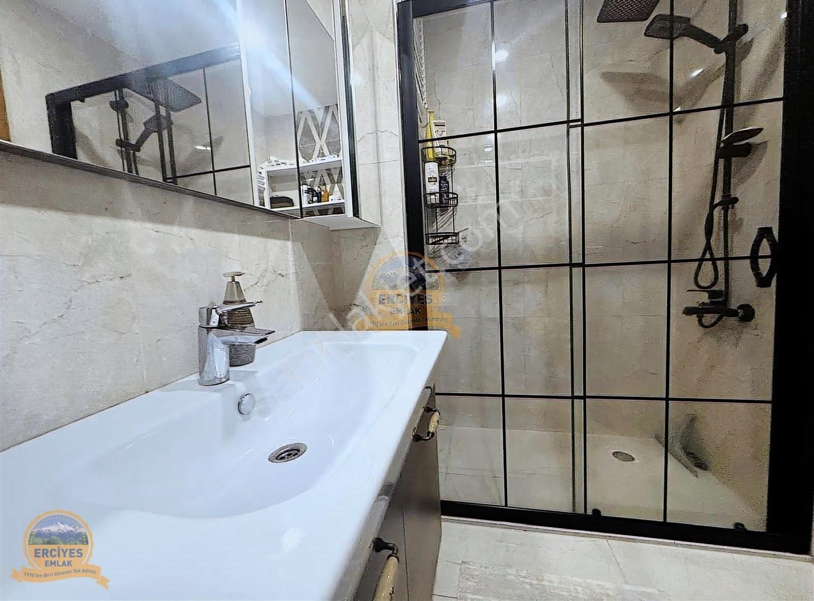 Erciyes'den Kozyatağı'nda Kombili 2+1 Balkonlu 5 Yaşında Binada - Görsel 27