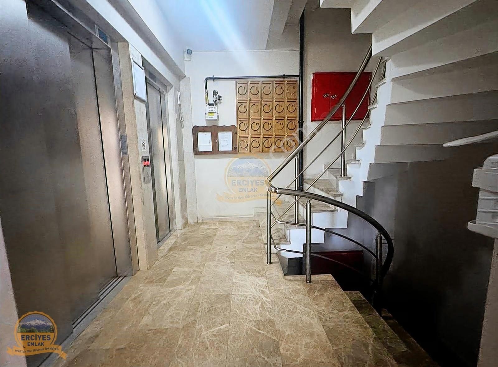 Erciyes'den Kozyatağı'nda Kombili 2+1 Balkonlu 5 Yaşında Binada - Görsel 13