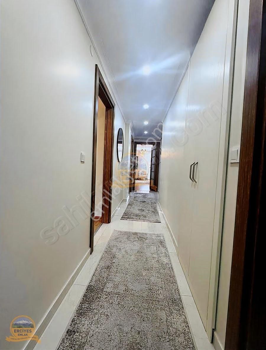 Erciyes'den Kozyatağı'nda Kombili 2+1 Balkonlu 5 Yaşında Binada - Görsel 15