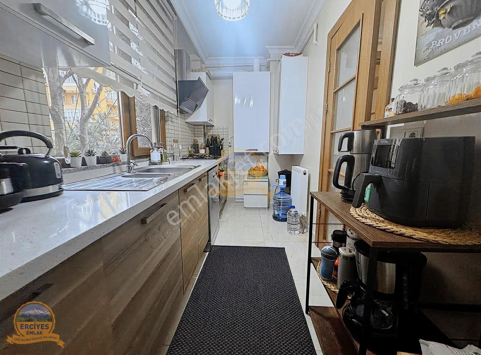 Erciyes'den Kozyatağı'nda Kombili 2+1 Balkonlu 5 Yaşında Binada - Görsel 8