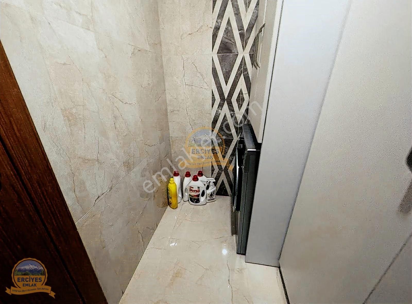 Erciyes'den Kozyatağı'nda Kombili 2+1 Balkonlu 5 Yaşında Binada - Görsel 16